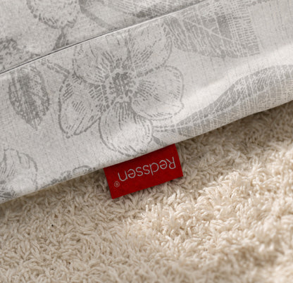 Redssen logo on a real duvet cover